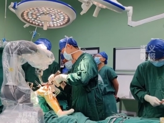 遵义晚报丨遵义首例手术机器人辅助膝关节置换术在市一医